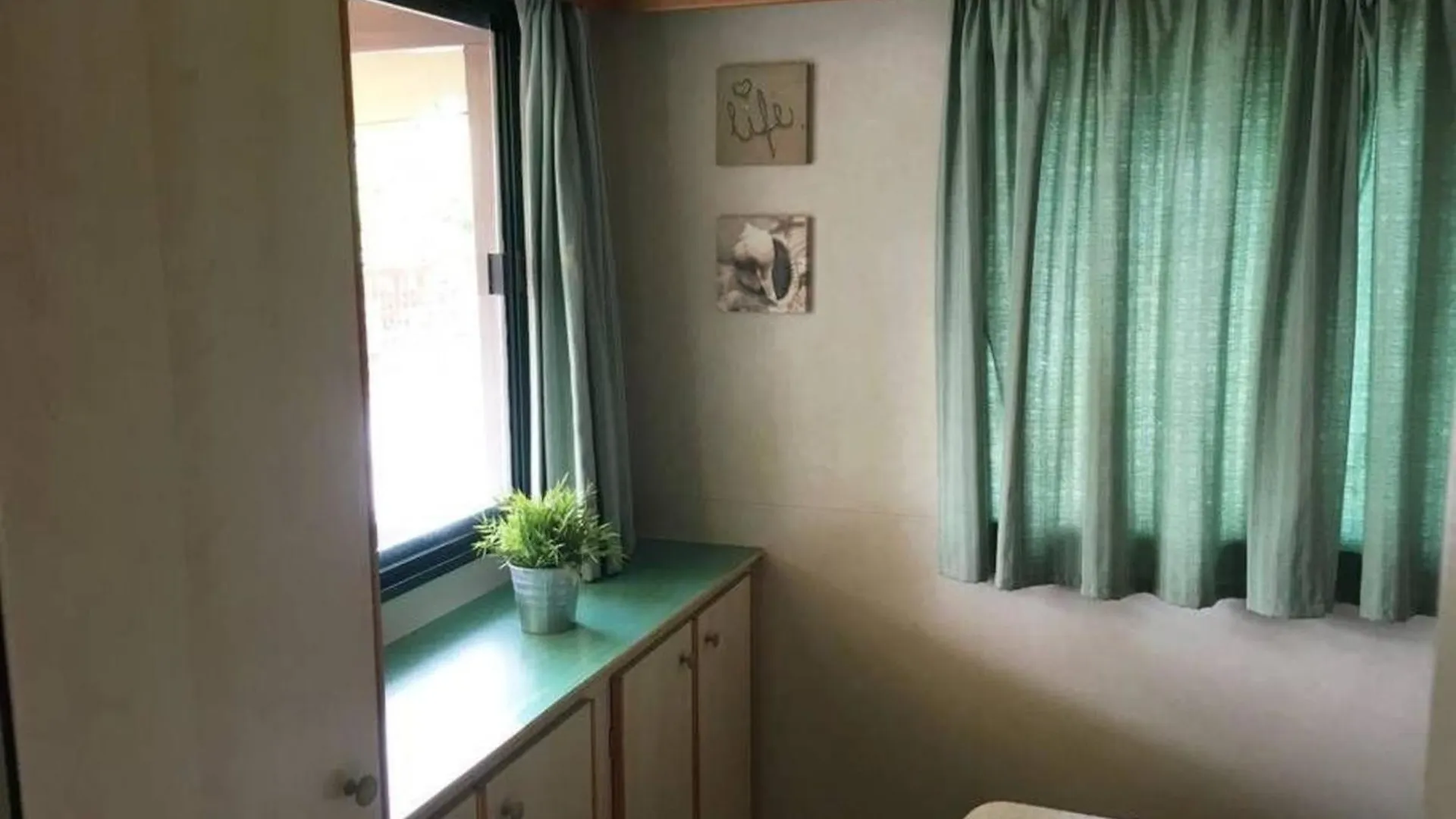 Ein Grosses Mobilheim Auf Einem Campingplatz Nahe Dem Meer Und Dem Badeort Viareggio Apartment