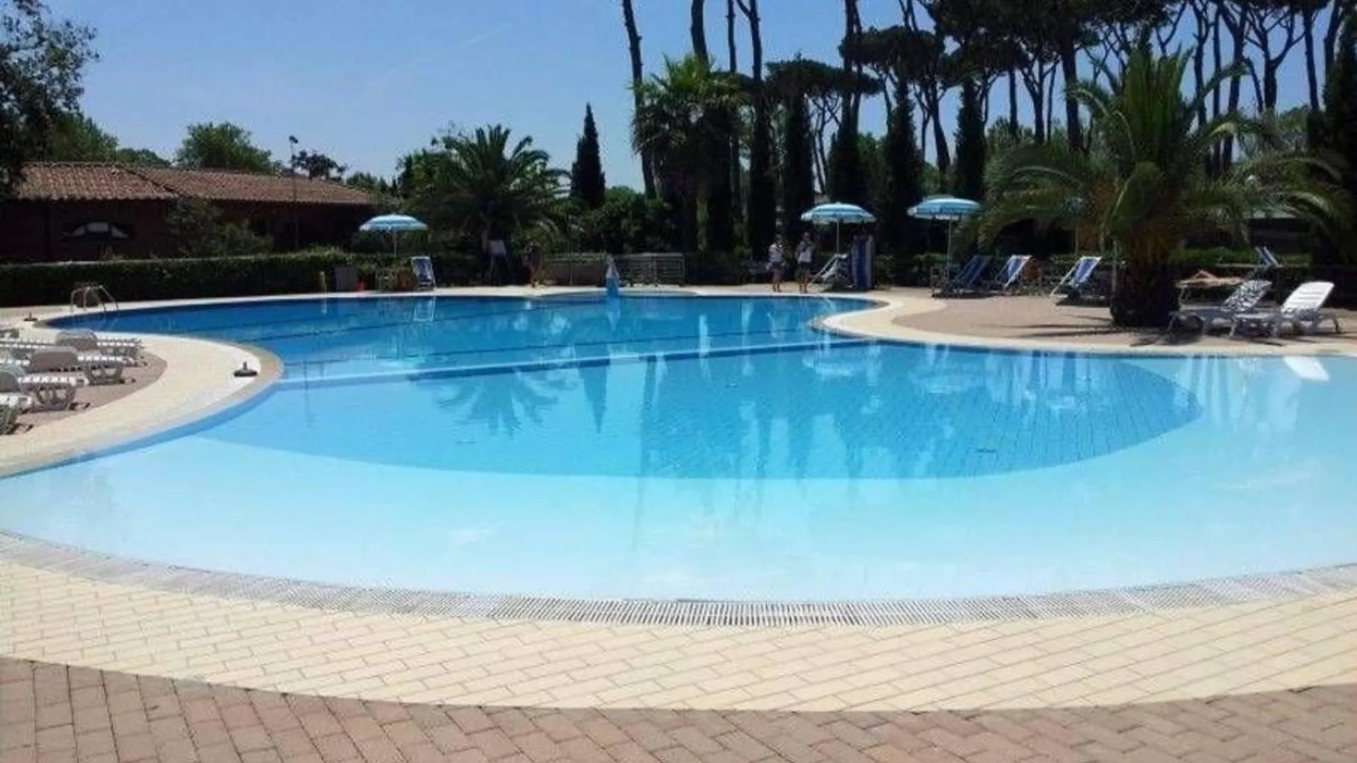 Ein Grosses Mobilheim Auf Einem Campingplatz Nahe Dem Meer Und Dem Badeort Viareggio 0*,