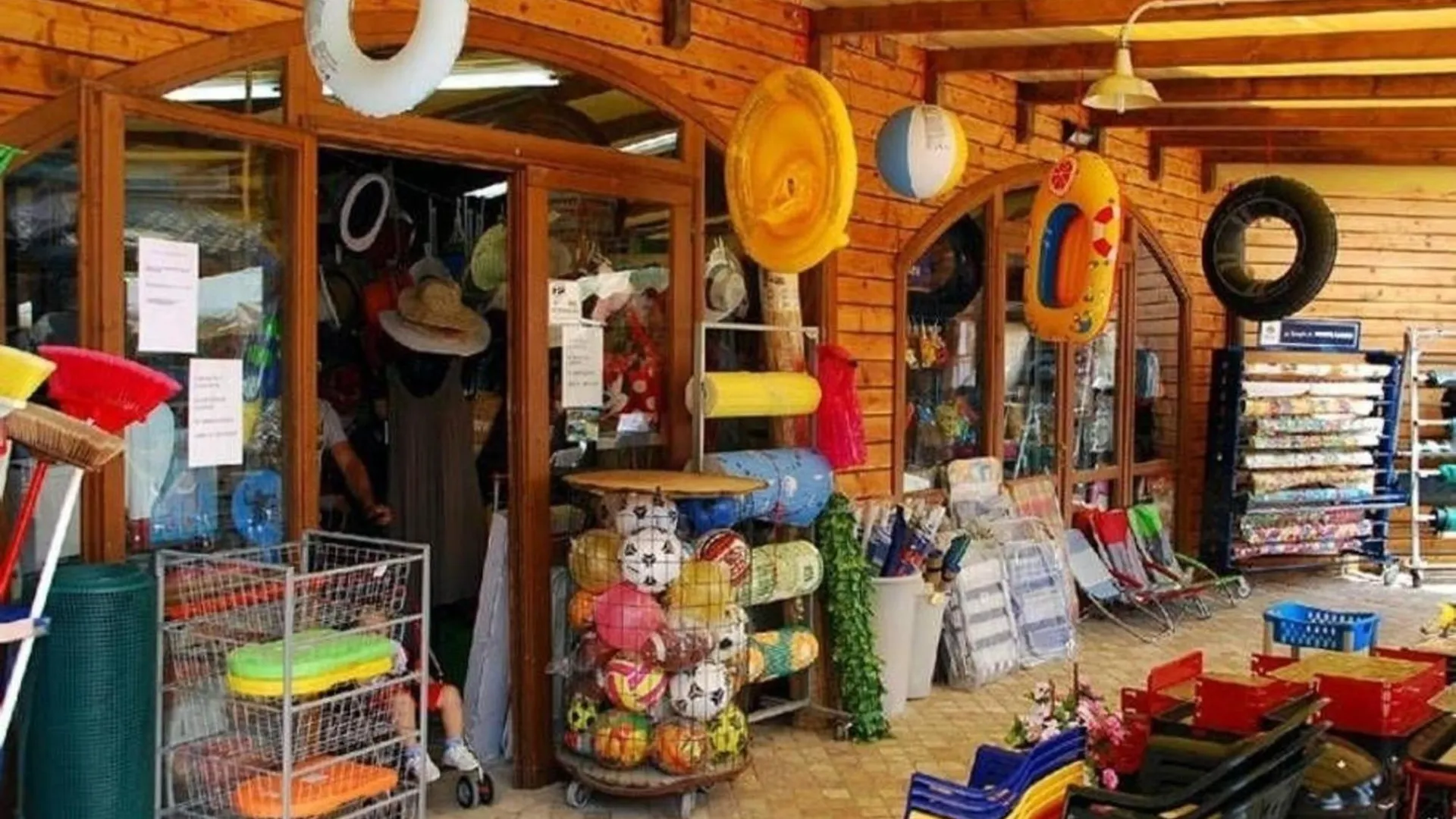 Apartment Ein Grosses Mobilheim Auf Einem Campingplatz Nahe Dem Meer Und Dem Badeort Viareggio Italy