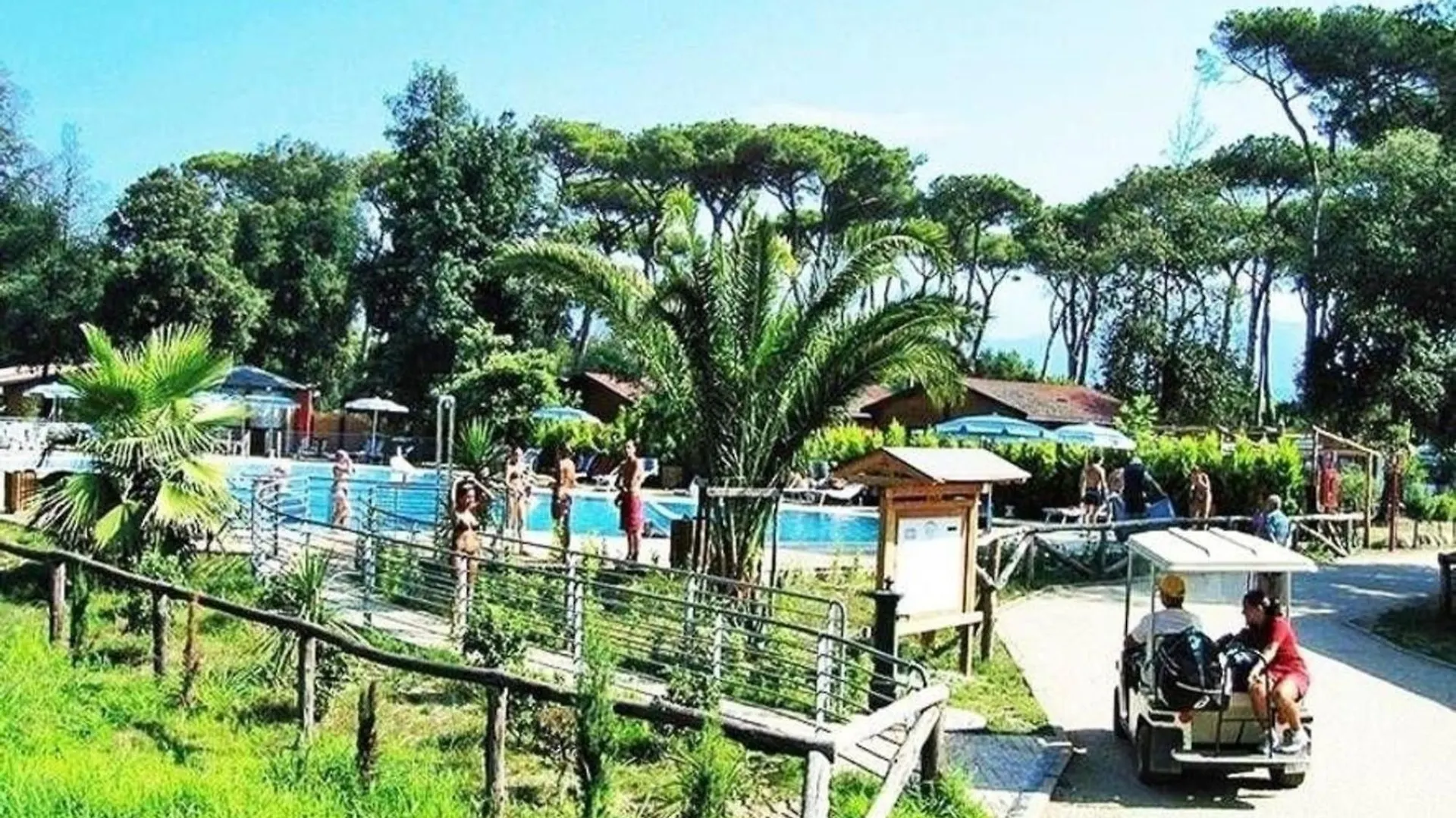 Apartment Ein Grosses Mobilheim Auf Einem Campingplatz Nahe Dem Meer Und Dem Badeort Viareggio
